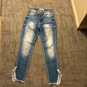 Kancan fringed bottom washed look in front stretch jeans